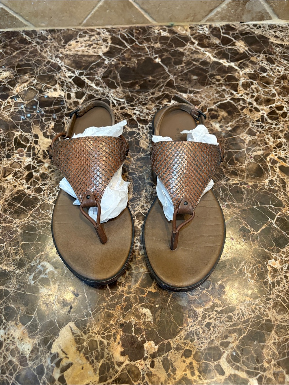 Bottega Veneta Brown Leather Textured Toe-Post Sandals. Size 7